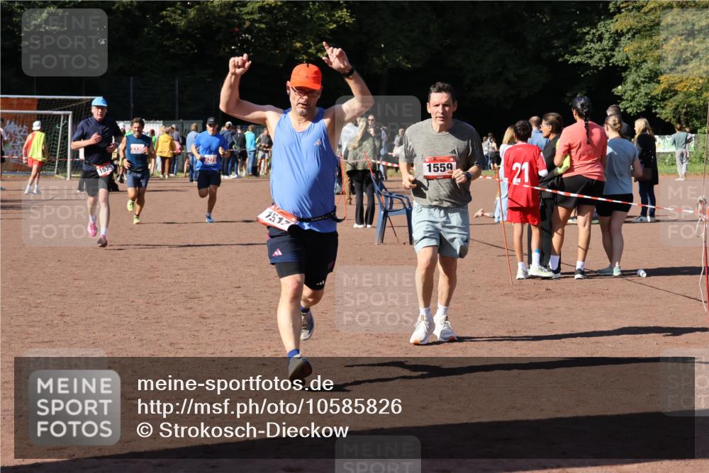 27.09.2026 - 35. Volkslauf durch das schöne Alstertal Strokosch-Dieckow http://msf.ph/oto/10585826 27.09.2026 11:55:45 Ziel 1513, 1517, 1525, 1533, 1559, 2335, 2379 meine-sportfotos.de