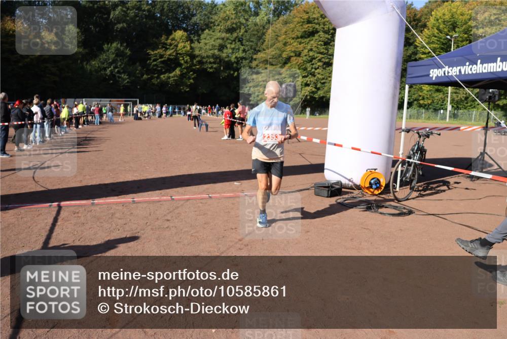 27.09.2026 - 35. Volkslauf durch das schöne Alstertal Strokosch-Dieckow http://msf.ph/oto/10585861 27.09.2026 11:55:21 Ziel 1489, 1549, 2353 meine-sportfotos.de