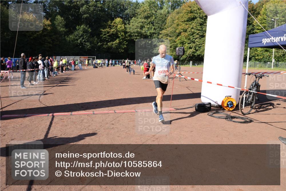 27.09.2026 - 35. Volkslauf durch das schöne Alstertal Strokosch-Dieckow http://msf.ph/oto/10585864 27.09.2026 11:55:20 Ziel 1489, 1549, 2353 meine-sportfotos.de