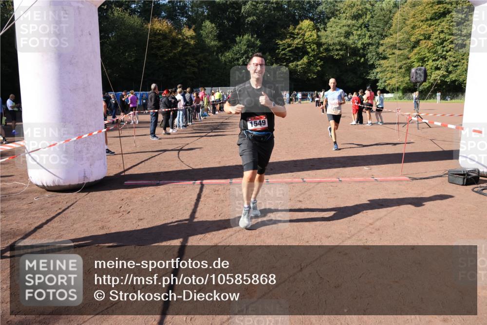 27.09.2026 - 35. Volkslauf durch das schöne Alstertal Strokosch-Dieckow http://msf.ph/oto/10585868 27.09.2026 11:55:19 Ziel 1489, 1549, 2353 meine-sportfotos.de