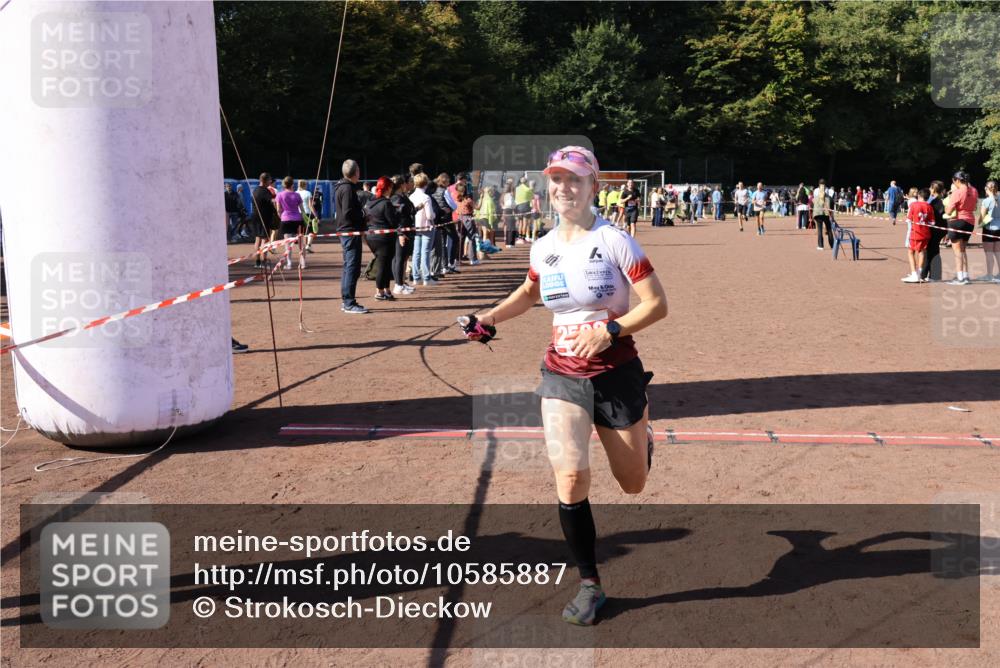 27.09.2026 - 35. Volkslauf durch das schöne Alstertal Strokosch-Dieckow http://msf.ph/oto/10585887 27.09.2026 11:55:11 Ziel 1489, 1549, 2502 meine-sportfotos.de