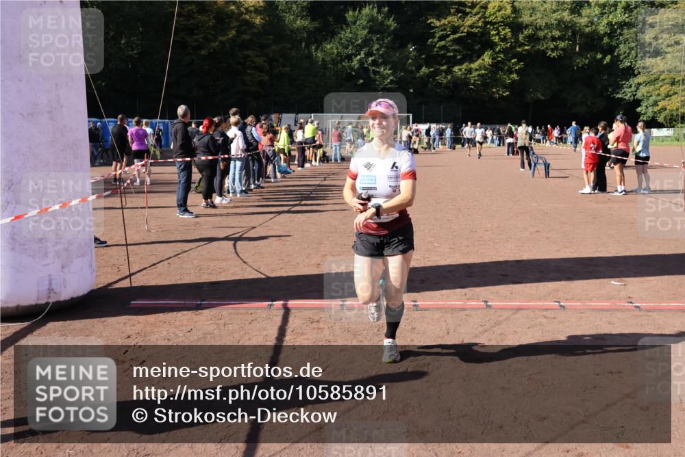 27.09.2026 - 35. Volkslauf durch das schöne Alstertal Strokosch-Dieckow http://msf.ph/oto/10585891 27.09.2026 11:55:11 Ziel 1489, 1549, 2502 meine-sportfotos.de