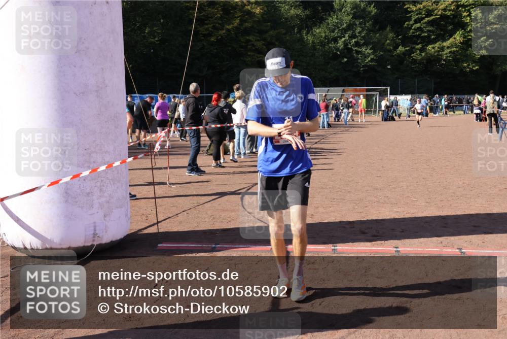 27.09.2026 - 35. Volkslauf durch das schöne Alstertal Strokosch-Dieckow http://msf.ph/oto/10585902 27.09.2026 11:55:02 Ziel 1472, 2334, 2502 meine-sportfotos.de