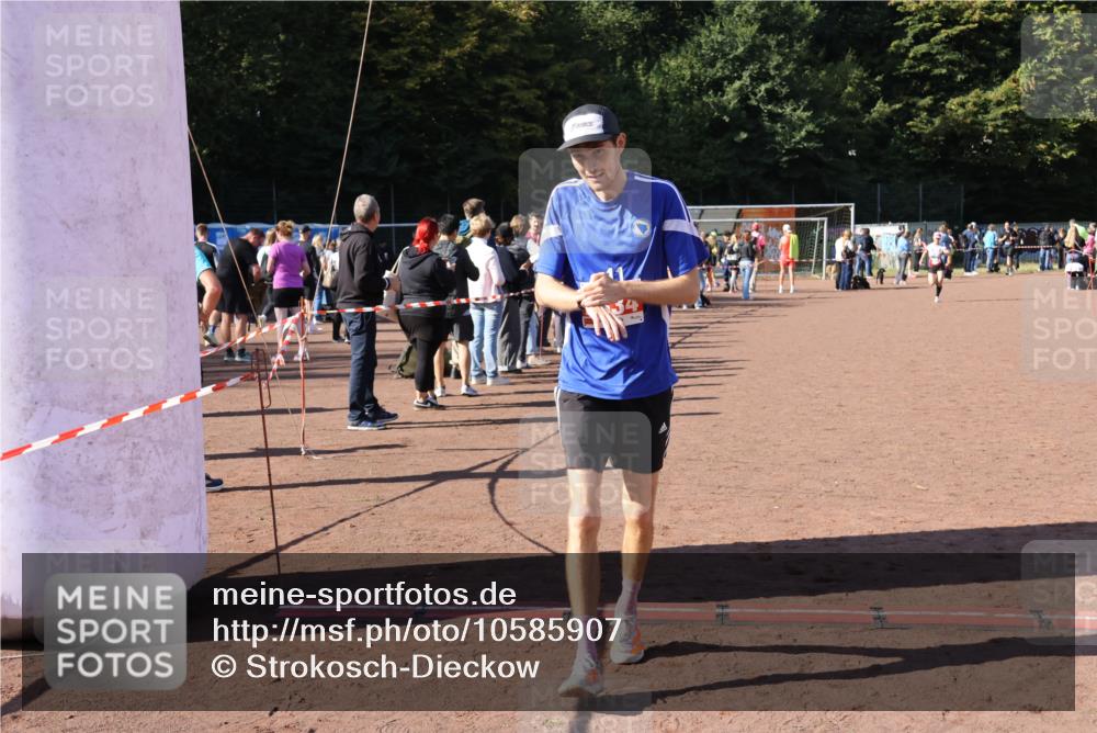 27.09.2026 - 35. Volkslauf durch das schöne Alstertal Strokosch-Dieckow http://msf.ph/oto/10585907 27.09.2026 11:55:02 Ziel 1472, 2334, 2502 meine-sportfotos.de