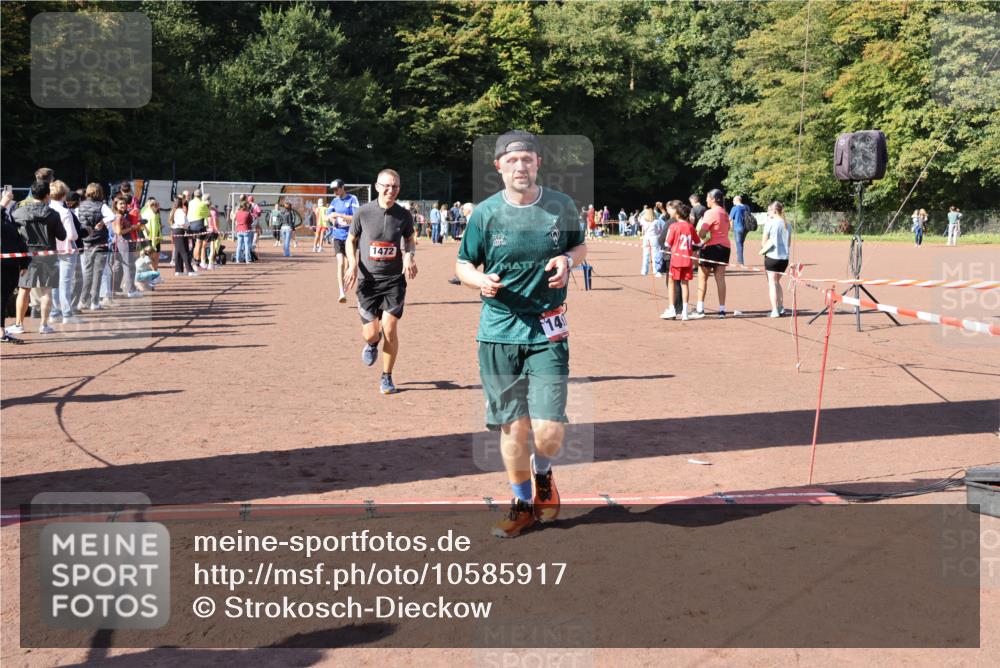 27.09.2026 - 35. Volkslauf durch das schöne Alstertal Strokosch-Dieckow http://msf.ph/oto/10585917 27.09.2026 11:54:57 Ziel 1472, 1497, 2334 meine-sportfotos.de