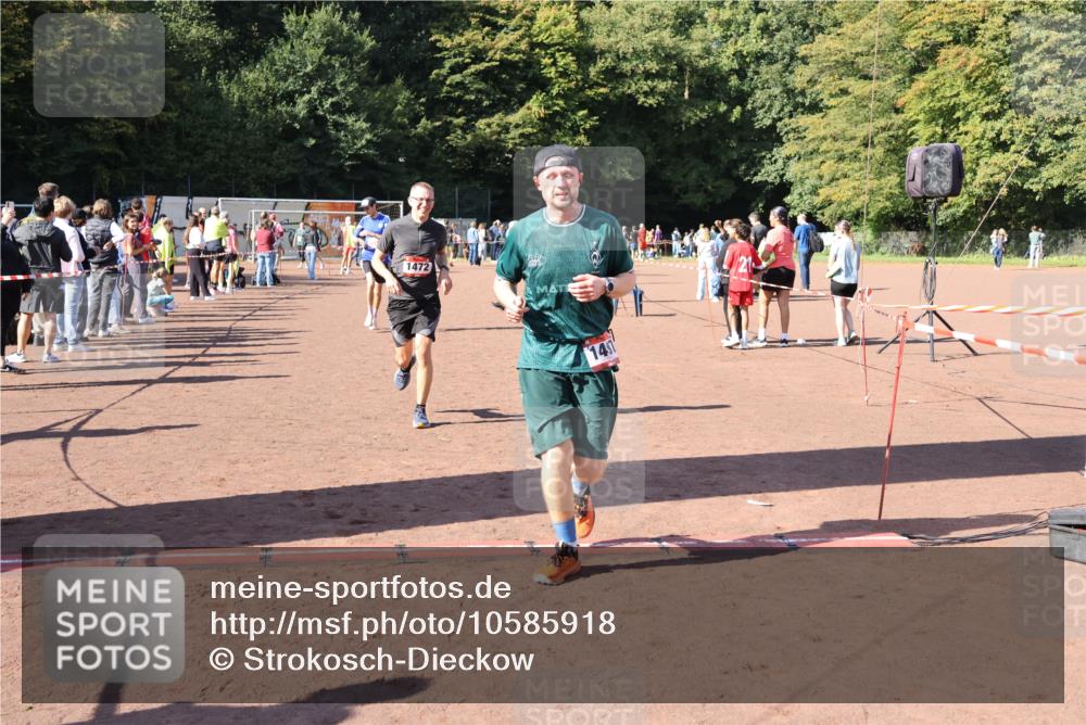 27.09.2026 - 35. Volkslauf durch das schöne Alstertal Strokosch-Dieckow http://msf.ph/oto/10585918 27.09.2026 11:54:57 Ziel 1472, 1497, 2334 meine-sportfotos.de