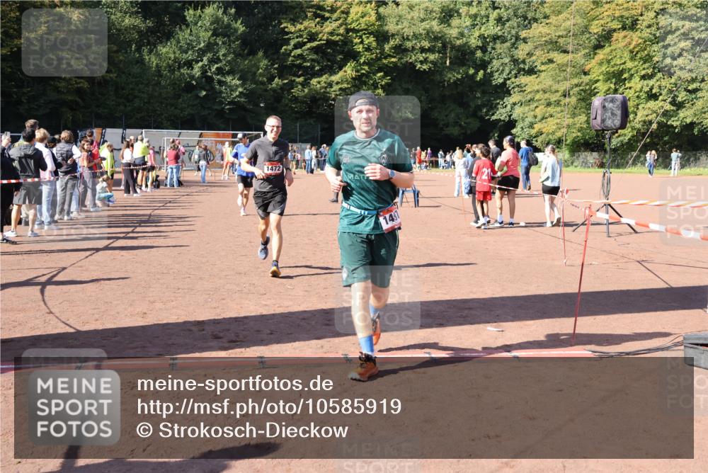 27.09.2026 - 35. Volkslauf durch das schöne Alstertal Strokosch-Dieckow http://msf.ph/oto/10585919 27.09.2026 11:54:57 Ziel 1472, 1497, 2334 meine-sportfotos.de