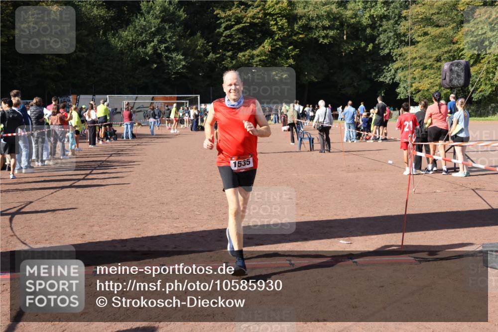 27.09.2026 - 35. Volkslauf durch das schöne Alstertal Strokosch-Dieckow http://msf.ph/oto/10585930 27.09.2026 11:54:51 Ziel 1472, 1497, 1535 meine-sportfotos.de