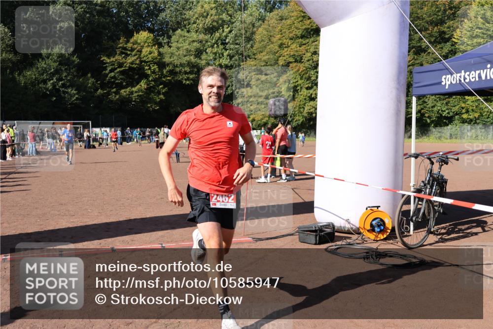 27.09.2026 - 35. Volkslauf durch das schöne Alstertal Strokosch-Dieckow http://msf.ph/oto/10585947 27.09.2026 11:54:40 Ziel 1546, 1571, 2462 meine-sportfotos.de