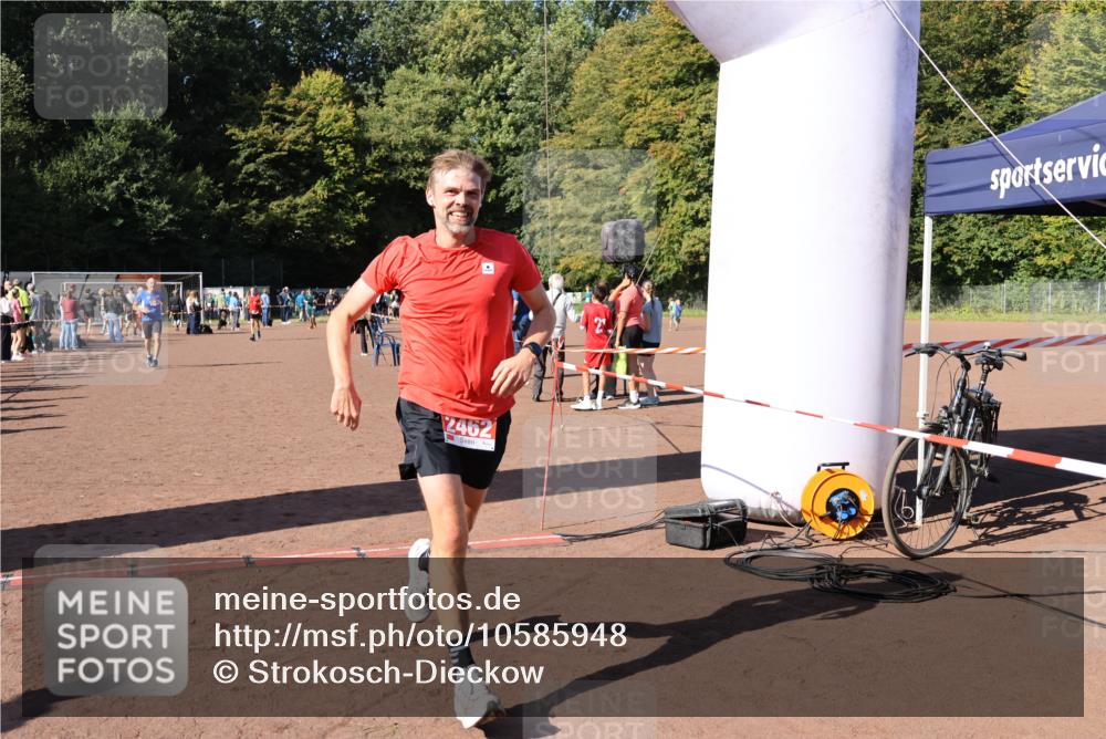 27.09.2026 - 35. Volkslauf durch das schöne Alstertal Strokosch-Dieckow http://msf.ph/oto/10585948 27.09.2026 11:54:40 Ziel 1546, 1571, 2462 meine-sportfotos.de
