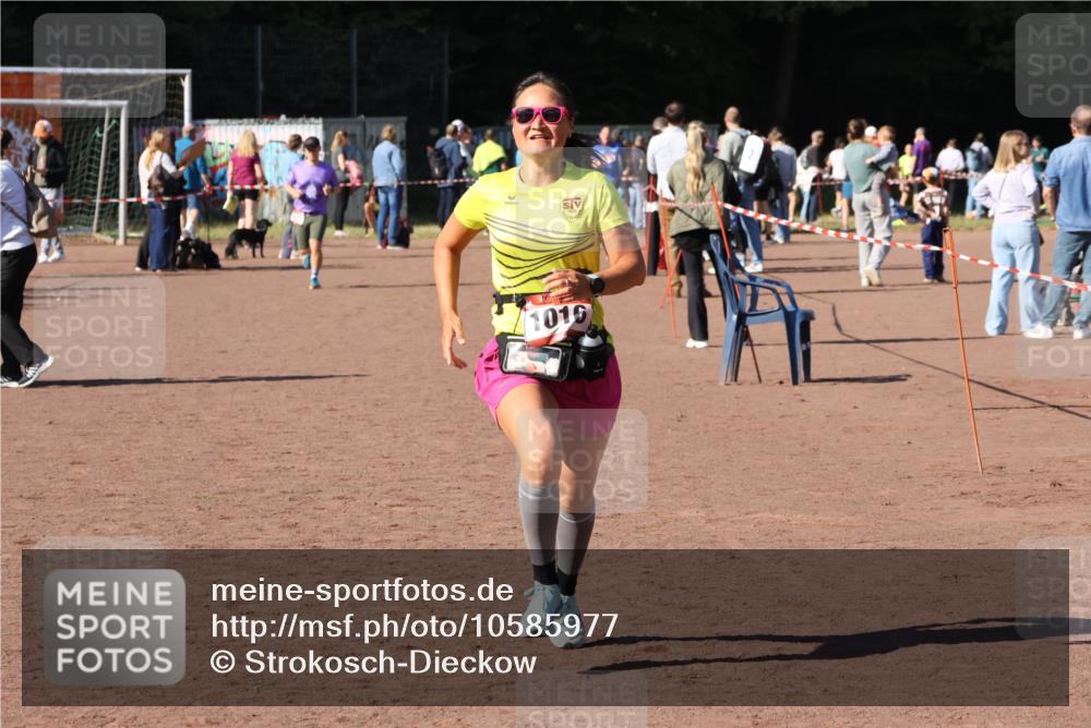 27.09.2026 - 35. Volkslauf durch das schöne Alstertal Strokosch-Dieckow http://msf.ph/oto/10585977 27.09.2026 11:54:27 Ziel 1016 meine-sportfotos.de