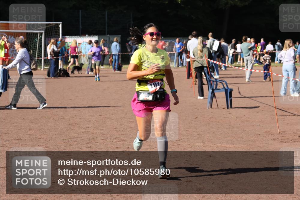 27.09.2026 - 35. Volkslauf durch das schöne Alstertal Strokosch-Dieckow http://msf.ph/oto/10585980 27.09.2026 11:54:27 Ziel 1016 meine-sportfotos.de
