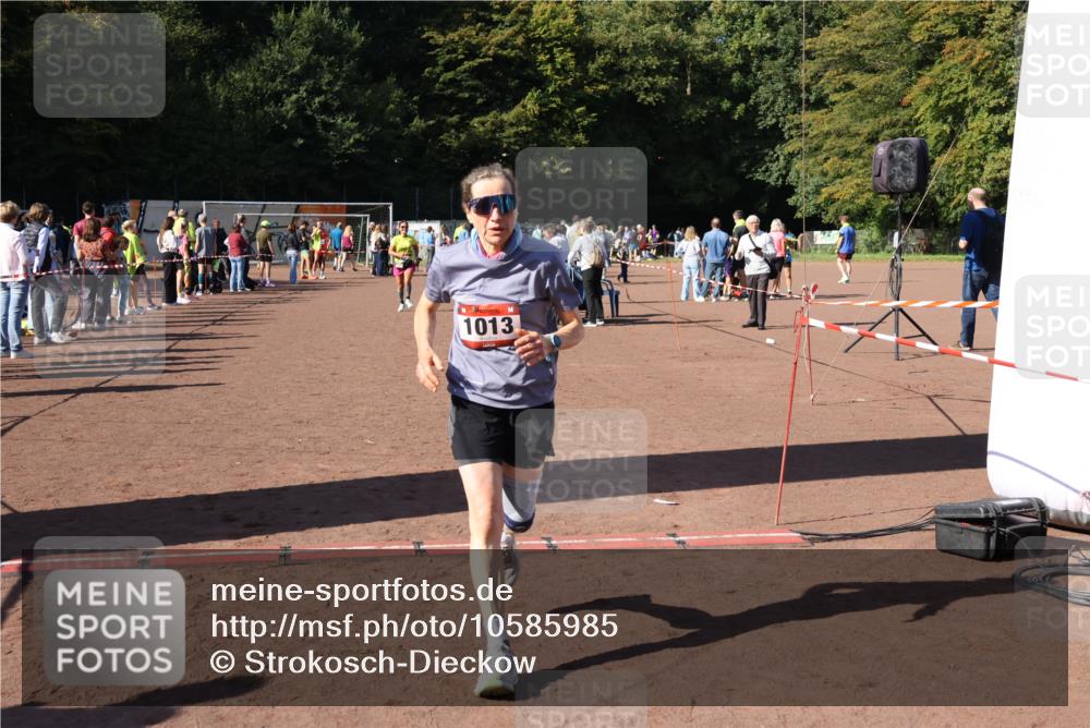 27.09.2026 - 35. Volkslauf durch das schöne Alstertal Strokosch-Dieckow http://msf.ph/oto/10585985 27.09.2026 11:54:23 Ziel 1013, 1016 meine-sportfotos.de