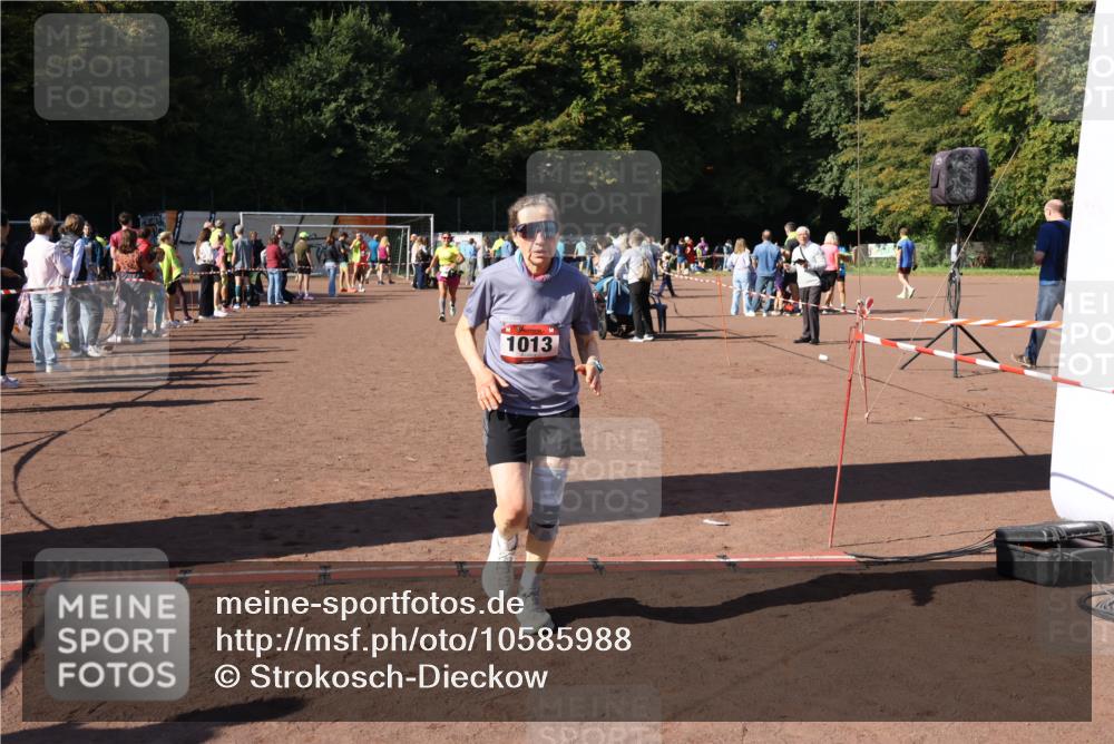 27.09.2026 - 35. Volkslauf durch das schöne Alstertal Strokosch-Dieckow http://msf.ph/oto/10585988 27.09.2026 11:54:23 Ziel 1013, 1016 meine-sportfotos.de