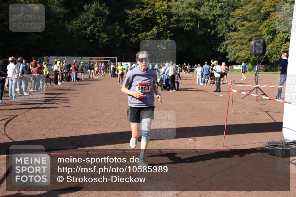 27.09.2026 - 35. Volkslauf durch das schöne Alstertal Strokosch-Dieckow http://msf.ph/oto/10585989 27.09.2026 11:54:23 Ziel 1013, 1016 meine-sportfotos.de