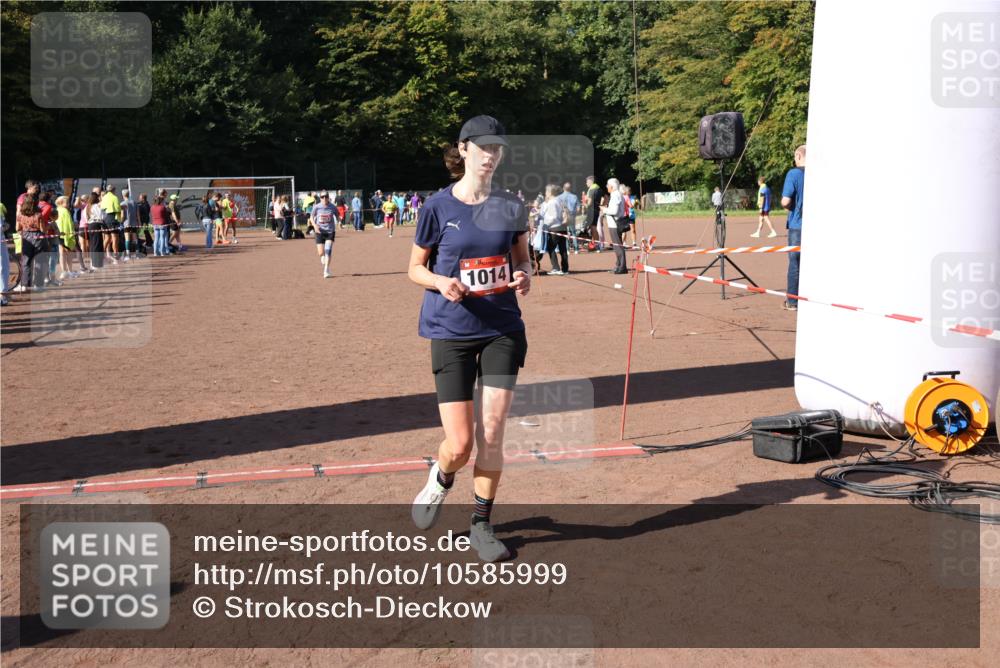 27.09.2026 - 35. Volkslauf durch das schöne Alstertal Strokosch-Dieckow http://msf.ph/oto/10585999 27.09.2026 11:54:17 Ziel 1013, 1014, 1518, 2119 meine-sportfotos.de