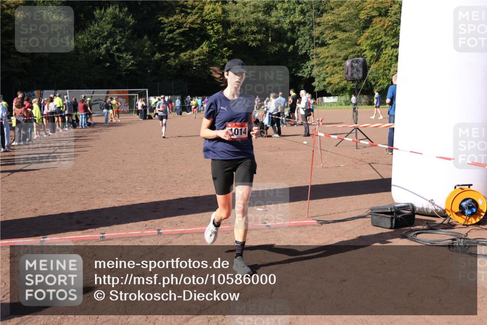 27.09.2026 - 35. Volkslauf durch das schöne Alstertal Strokosch-Dieckow http://msf.ph/oto/10586000 27.09.2026 11:54:17 Ziel 1013, 1014, 1518, 2119 meine-sportfotos.de