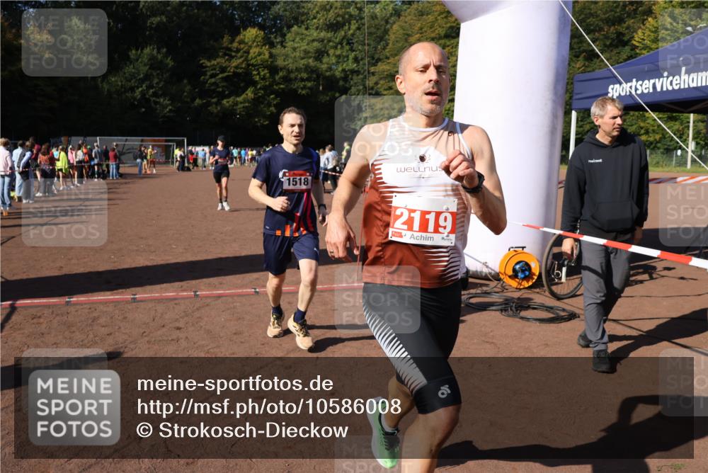 27.09.2026 - 35. Volkslauf durch das schöne Alstertal Strokosch-Dieckow http://msf.ph/oto/10586008 27.09.2026 11:54:14 Ziel 1013, 1014, 1518, 2119 meine-sportfotos.de