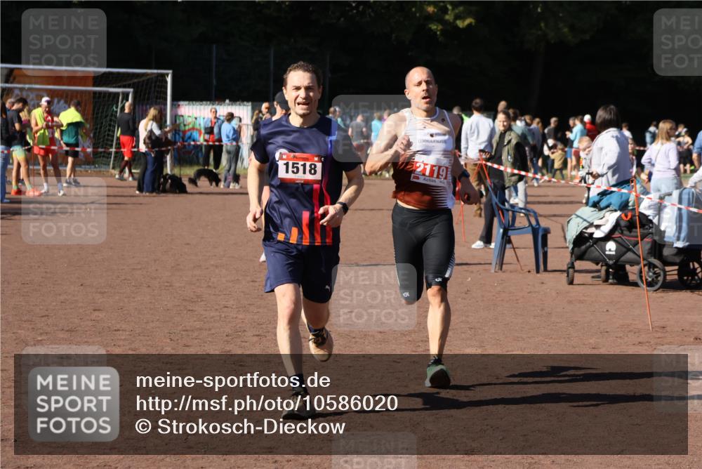 27.09.2026 - 35. Volkslauf durch das schöne Alstertal Strokosch-Dieckow http://msf.ph/oto/10586020 27.09.2026 11:54:12 Ziel 1014, 1518, 2119 meine-sportfotos.de