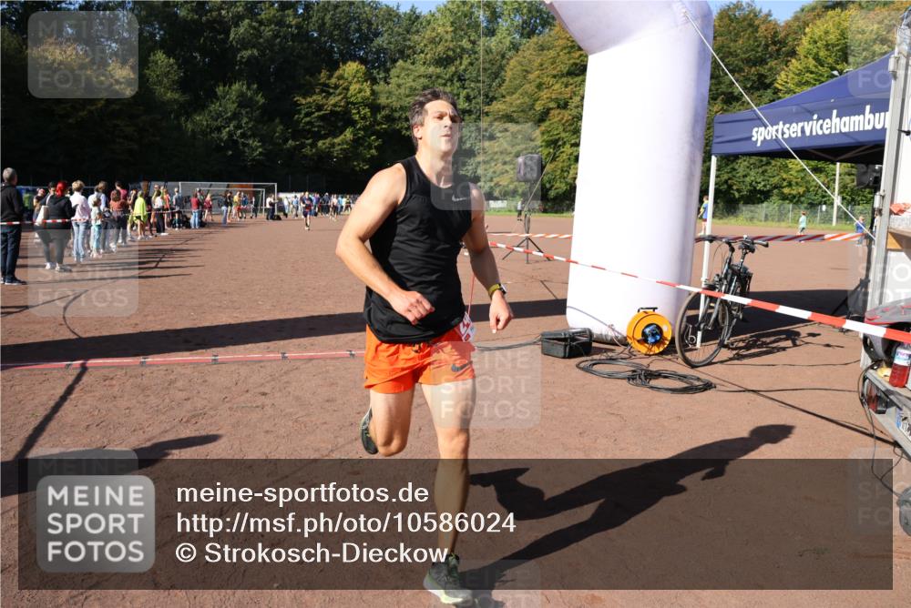 27.09.2026 - 35. Volkslauf durch das schöne Alstertal Strokosch-Dieckow http://msf.ph/oto/10586024 27.09.2026 11:54:06 Ziel 1518, 2119, 2485 meine-sportfotos.de