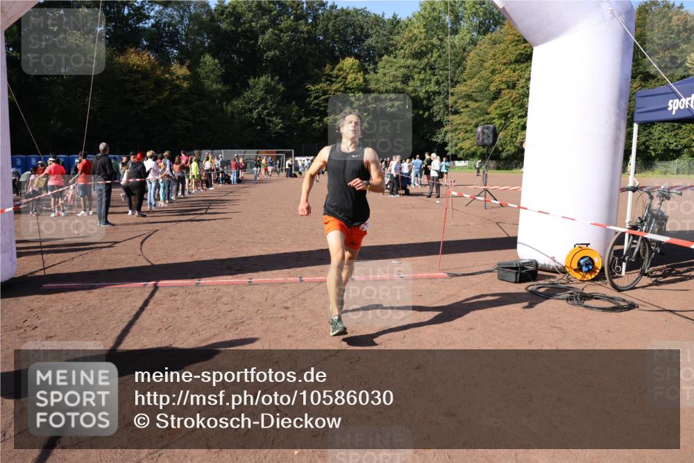 27.09.2026 - 35. Volkslauf durch das schöne Alstertal Strokosch-Dieckow http://msf.ph/oto/10586030 27.09.2026 11:54:05 Ziel 1518, 2119, 2485 meine-sportfotos.de