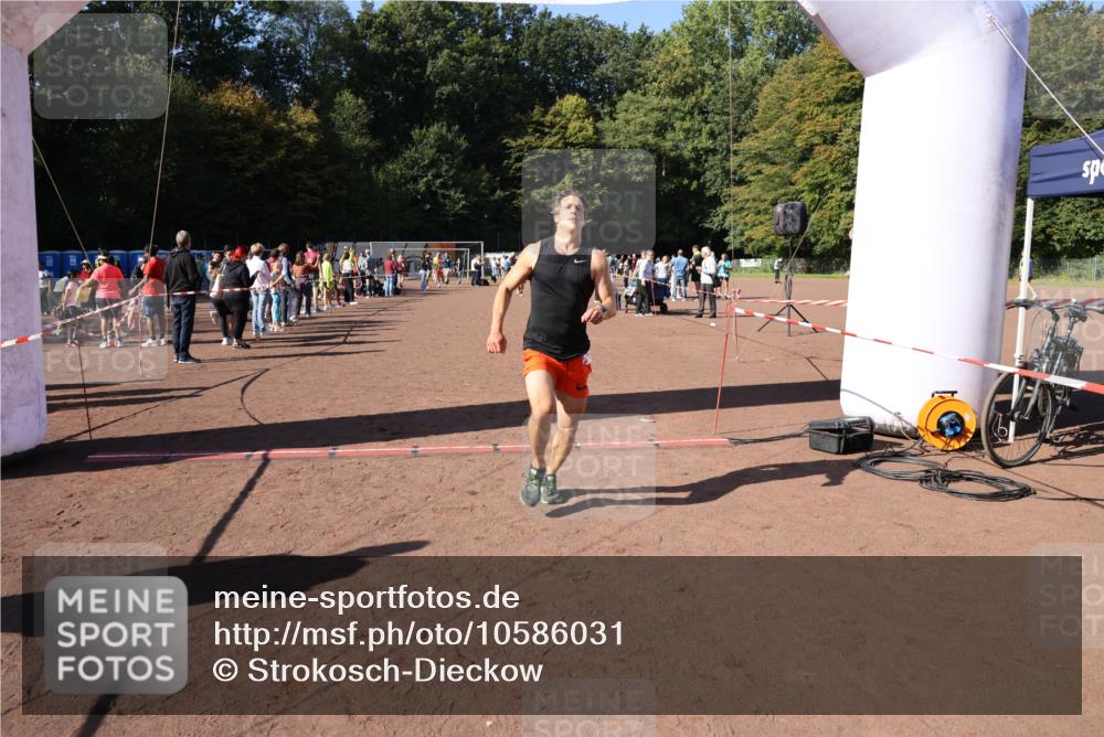 27.09.2026 - 35. Volkslauf durch das schöne Alstertal Strokosch-Dieckow http://msf.ph/oto/10586031 27.09.2026 11:54:05 Ziel 1518, 2119, 2485 meine-sportfotos.de