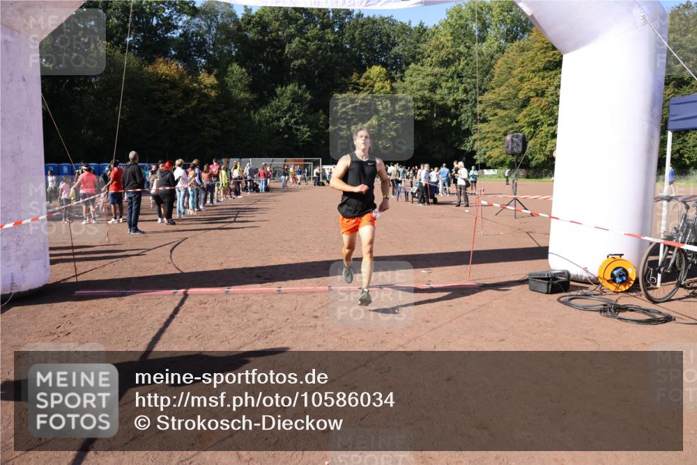 27.09.2026 - 35. Volkslauf durch das schöne Alstertal Strokosch-Dieckow http://msf.ph/oto/10586034 27.09.2026 11:54:05 Ziel 1518, 2119, 2485 meine-sportfotos.de
