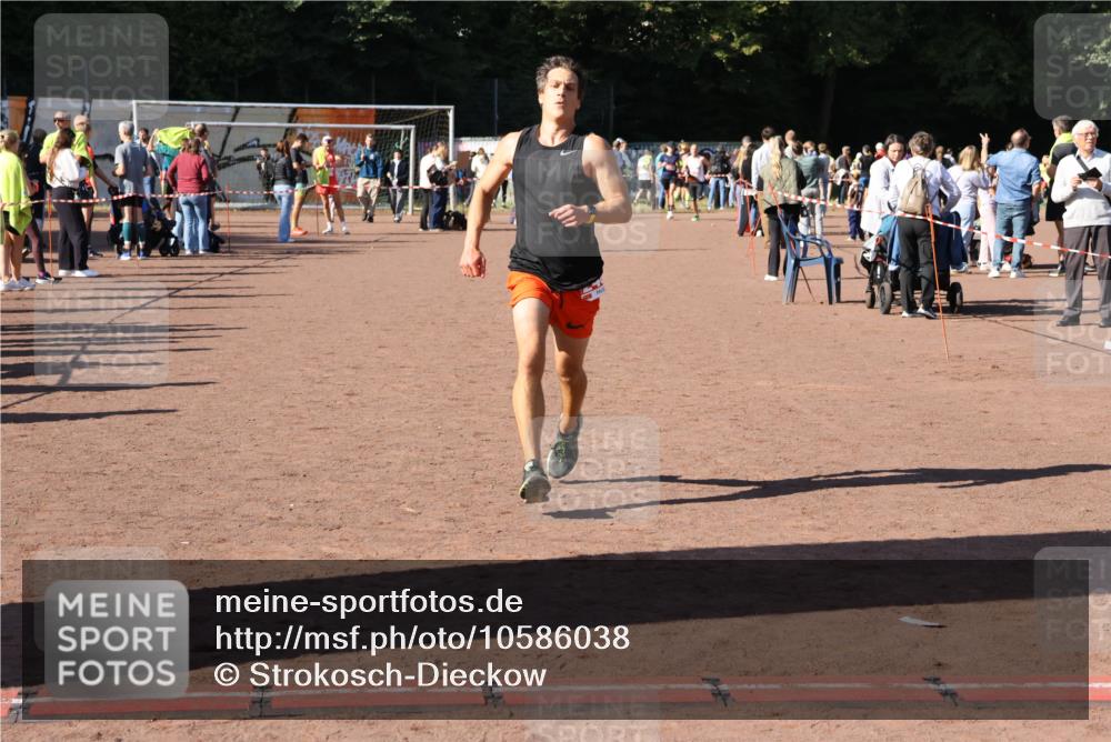 27.09.2026 - 35. Volkslauf durch das schöne Alstertal Strokosch-Dieckow http://msf.ph/oto/10586038 27.09.2026 11:54:04 Ziel 2485 meine-sportfotos.de