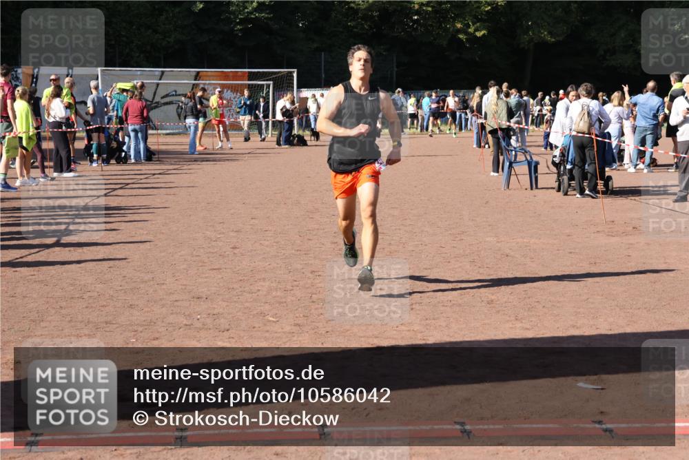 27.09.2026 - 35. Volkslauf durch das schöne Alstertal Strokosch-Dieckow http://msf.ph/oto/10586042 27.09.2026 11:54:04 Ziel 2485 meine-sportfotos.de