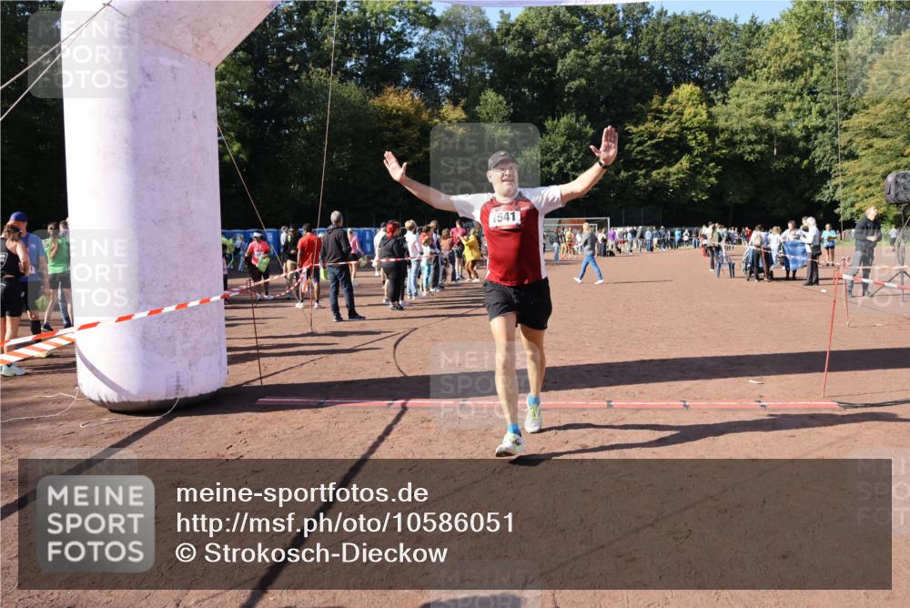 27.09.2026 - 35. Volkslauf durch das schöne Alstertal Strokosch-Dieckow http://msf.ph/oto/10586051 27.09.2026 11:53:52 Ziel 1541 meine-sportfotos.de