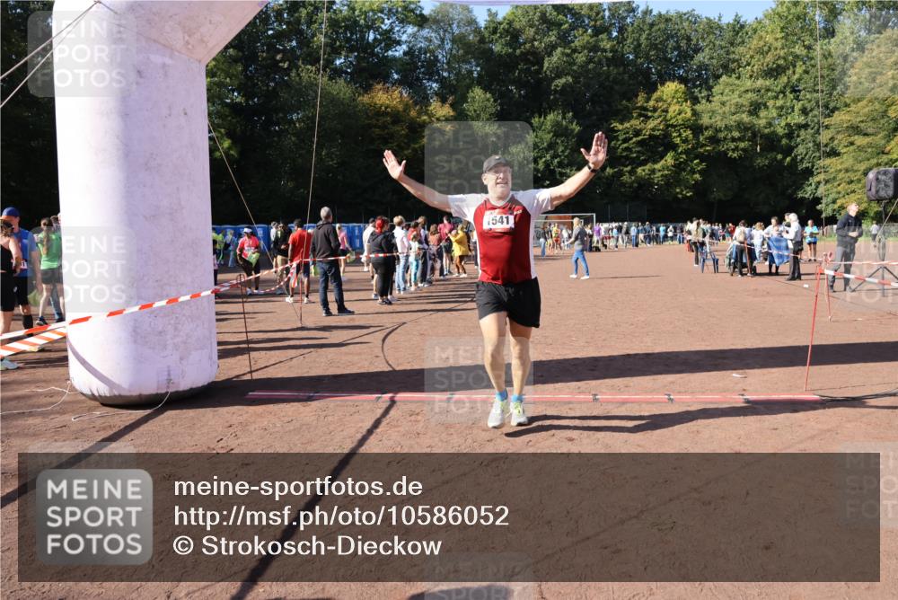 27.09.2026 - 35. Volkslauf durch das schöne Alstertal Strokosch-Dieckow http://msf.ph/oto/10586052 27.09.2026 11:53:52 Ziel 1541 meine-sportfotos.de