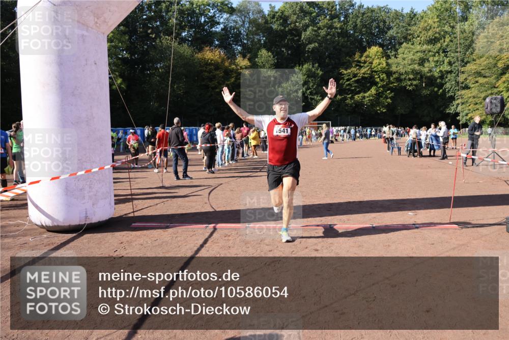 27.09.2026 - 35. Volkslauf durch das schöne Alstertal Strokosch-Dieckow http://msf.ph/oto/10586054 27.09.2026 11:53:52 Ziel 1541 meine-sportfotos.de