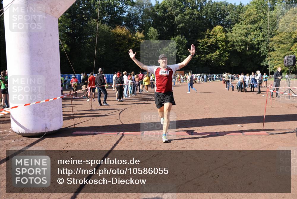 27.09.2026 - 35. Volkslauf durch das schöne Alstertal Strokosch-Dieckow http://msf.ph/oto/10586055 27.09.2026 11:53:52 Ziel 1541 meine-sportfotos.de