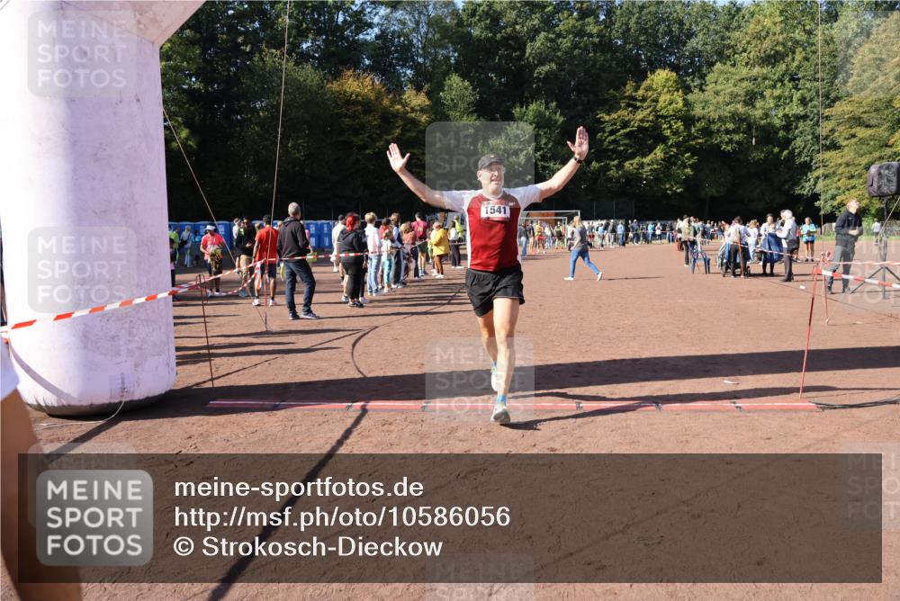 27.09.2026 - 35. Volkslauf durch das schöne Alstertal Strokosch-Dieckow http://msf.ph/oto/10586056 27.09.2026 11:53:51 Ziel 1541 meine-sportfotos.de