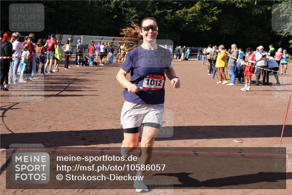 27.09.2026 - 35. Volkslauf durch das schöne Alstertal Strokosch-Dieckow http://msf.ph/oto/10586057 27.09.2026 11:53:39 Ziel 1012, 1498 meine-sportfotos.de