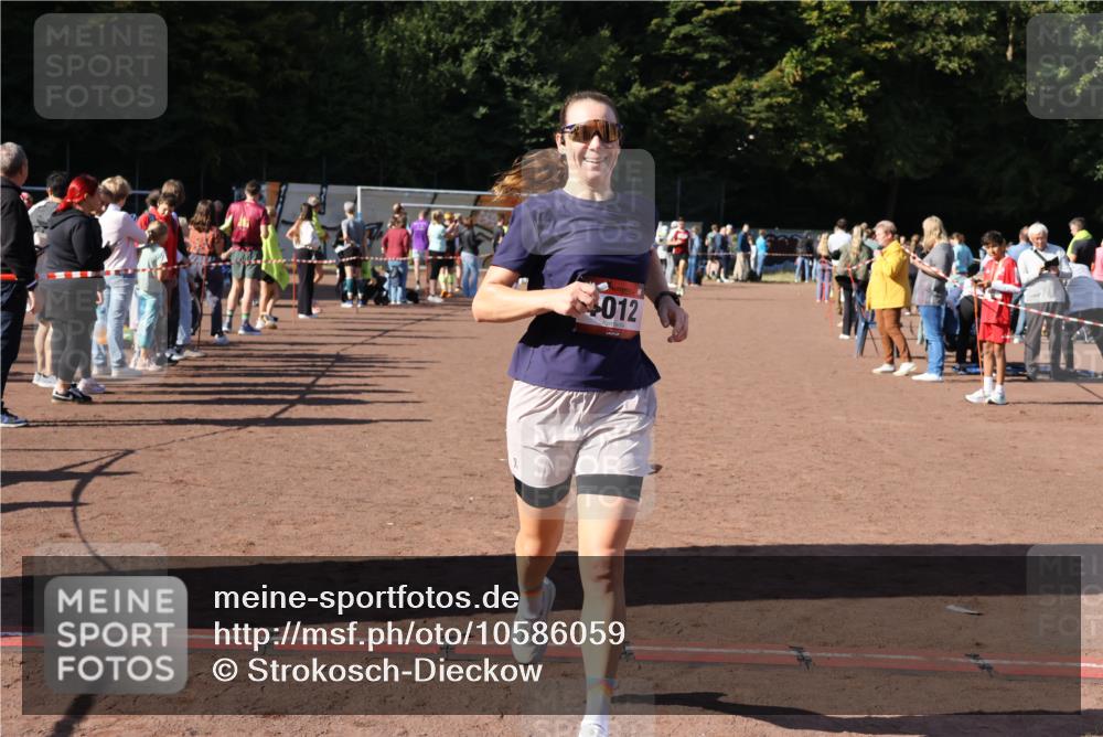 27.09.2026 - 35. Volkslauf durch das schöne Alstertal Strokosch-Dieckow http://msf.ph/oto/10586059 27.09.2026 11:53:39 Ziel 1012, 1498 meine-sportfotos.de