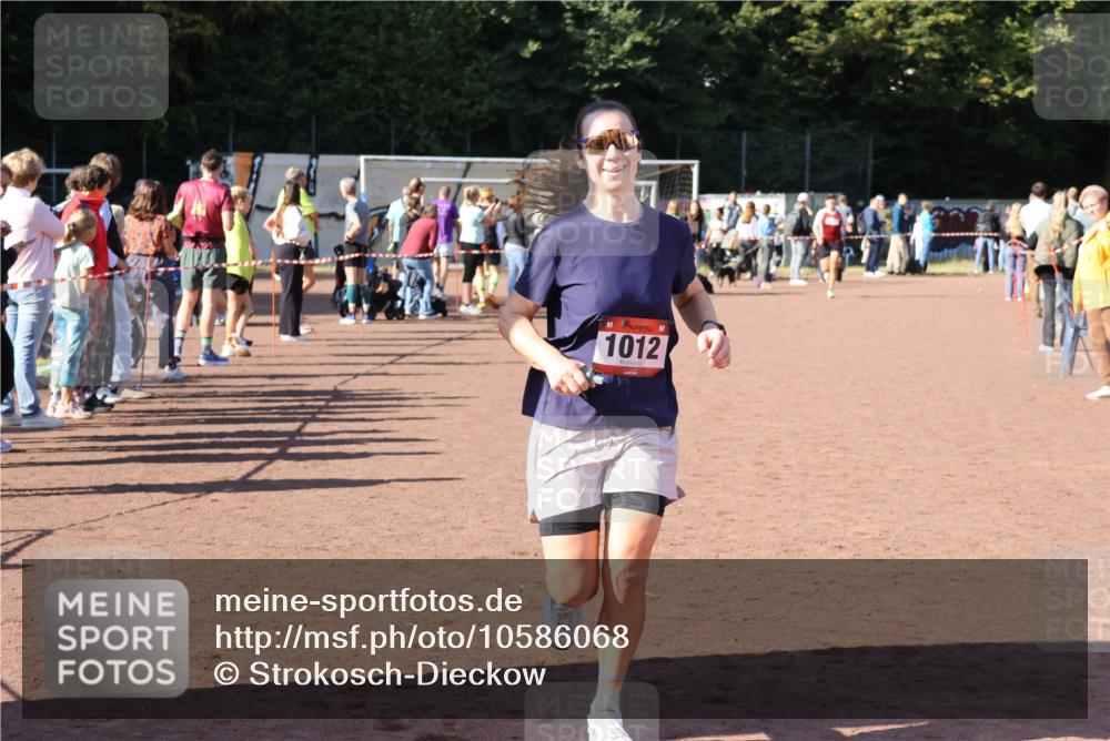 27.09.2026 - 35. Volkslauf durch das schöne Alstertal Strokosch-Dieckow http://msf.ph/oto/10586068 27.09.2026 11:53:39 Ziel 1012, 1498 meine-sportfotos.de