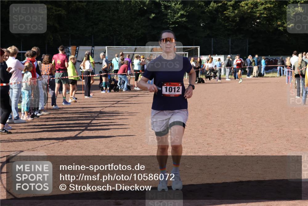 27.09.2026 - 35. Volkslauf durch das schöne Alstertal Strokosch-Dieckow http://msf.ph/oto/10586072 27.09.2026 11:53:38 Ziel 1012, 1498 meine-sportfotos.de