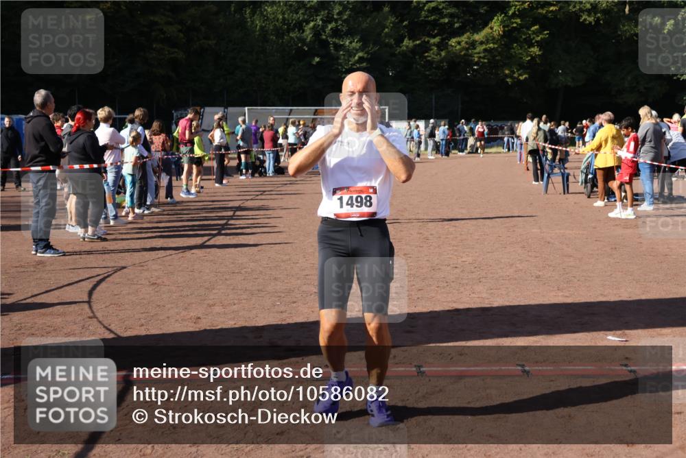 27.09.2026 - 35. Volkslauf durch das schöne Alstertal Strokosch-Dieckow http://msf.ph/oto/10586082 27.09.2026 11:53:36 Ziel 1012, 1498 meine-sportfotos.de