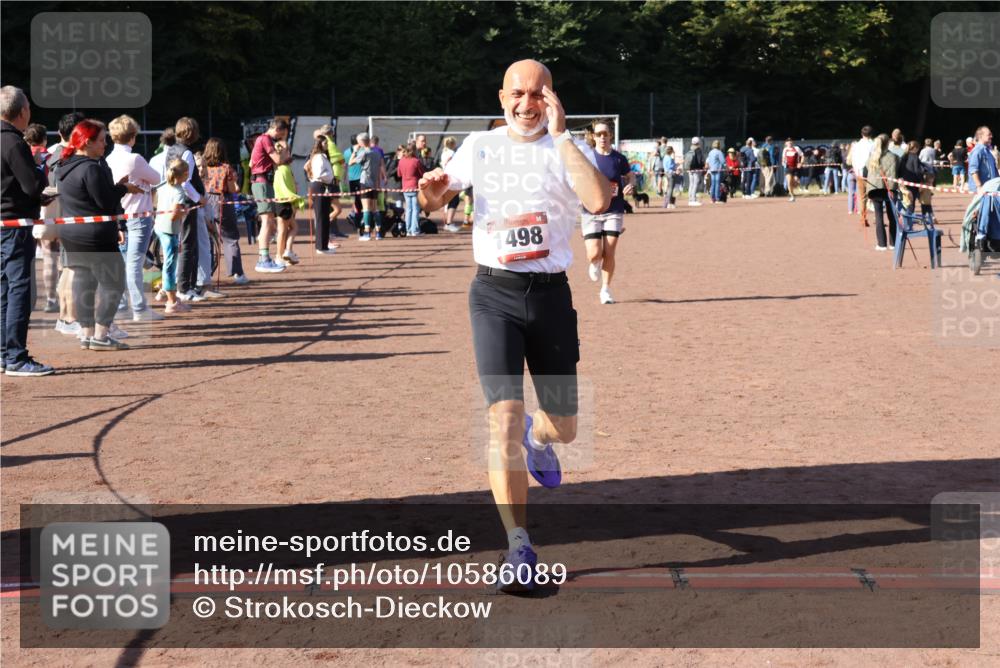 27.09.2026 - 35. Volkslauf durch das schöne Alstertal Strokosch-Dieckow http://msf.ph/oto/10586089 27.09.2026 11:53:35 Ziel 1012, 1498 meine-sportfotos.de