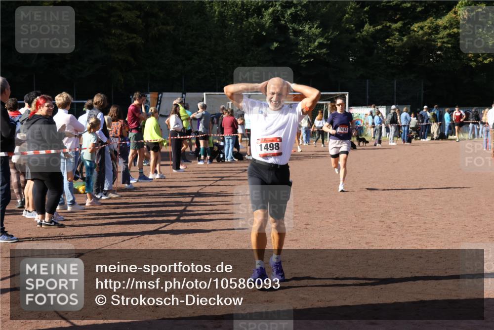 27.09.2026 - 35. Volkslauf durch das schöne Alstertal Strokosch-Dieckow http://msf.ph/oto/10586093 27.09.2026 11:53:34 Ziel 1012, 1498 meine-sportfotos.de