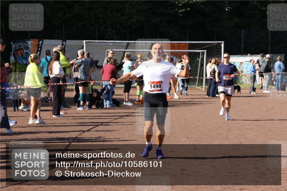 27.09.2026 - 35. Volkslauf durch das schöne Alstertal Strokosch-Dieckow http://msf.ph/oto/10586101 27.09.2026 11:53:32 Ziel 1012, 1498 meine-sportfotos.de