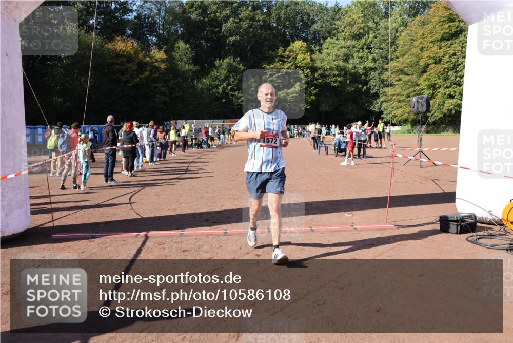 27.09.2026 - 35. Volkslauf durch das schöne Alstertal Strokosch-Dieckow http://msf.ph/oto/10586108 27.09.2026 11:53:23 Ziel 1572 meine-sportfotos.de