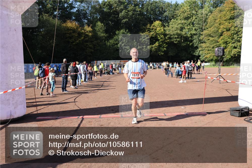 27.09.2026 - 35. Volkslauf durch das schöne Alstertal Strokosch-Dieckow http://msf.ph/oto/10586111 27.09.2026 11:53:23 Ziel 1572 meine-sportfotos.de