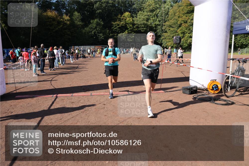 27.09.2026 - 35. Volkslauf durch das schöne Alstertal Strokosch-Dieckow http://msf.ph/oto/10586126 27.09.2026 11:53:02 Ziel 1474, 1552, 2470, 2972 meine-sportfotos.de