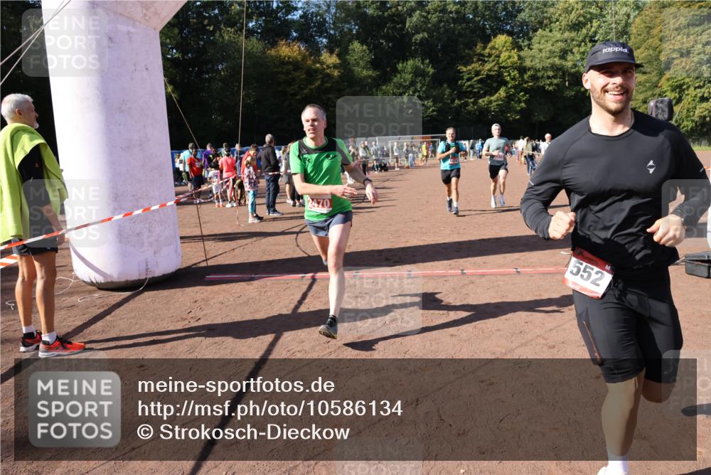 27.09.2026 - 35. Volkslauf durch das schöne Alstertal Strokosch-Dieckow http://msf.ph/oto/10586134 27.09.2026 11:53:00 Ziel 1474, 1552, 2470, 2972 meine-sportfotos.de