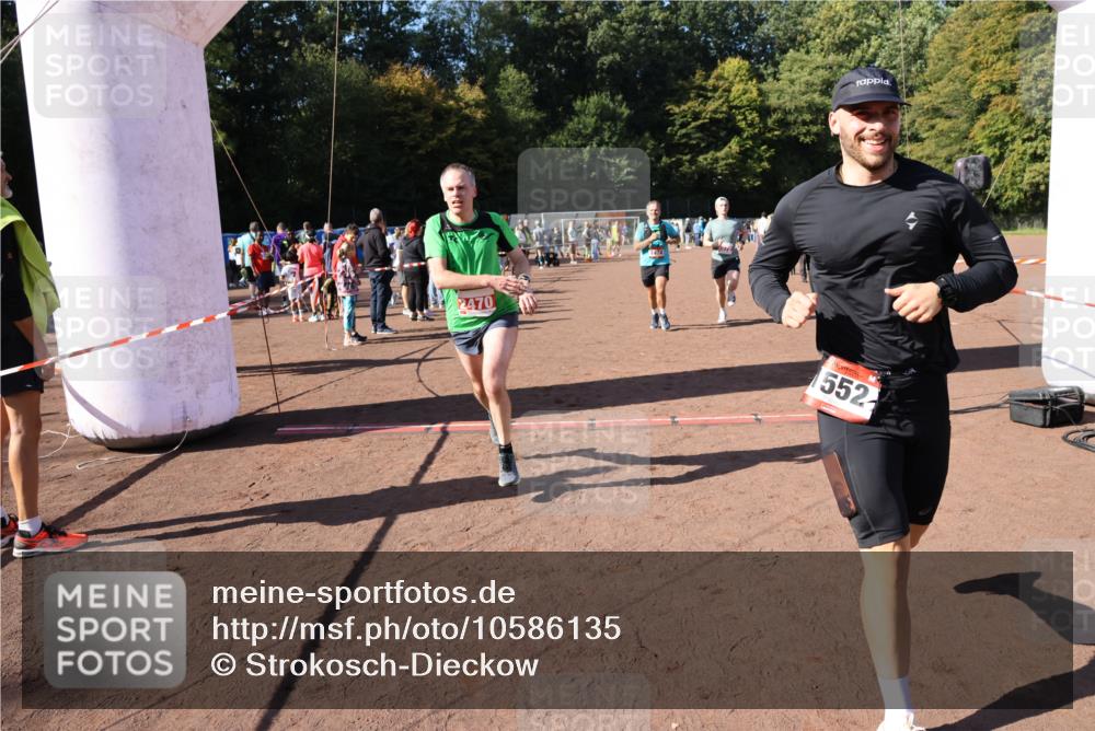 27.09.2026 - 35. Volkslauf durch das schöne Alstertal Strokosch-Dieckow http://msf.ph/oto/10586135 27.09.2026 11:53:00 Ziel 1474, 1552, 2470, 2972 meine-sportfotos.de