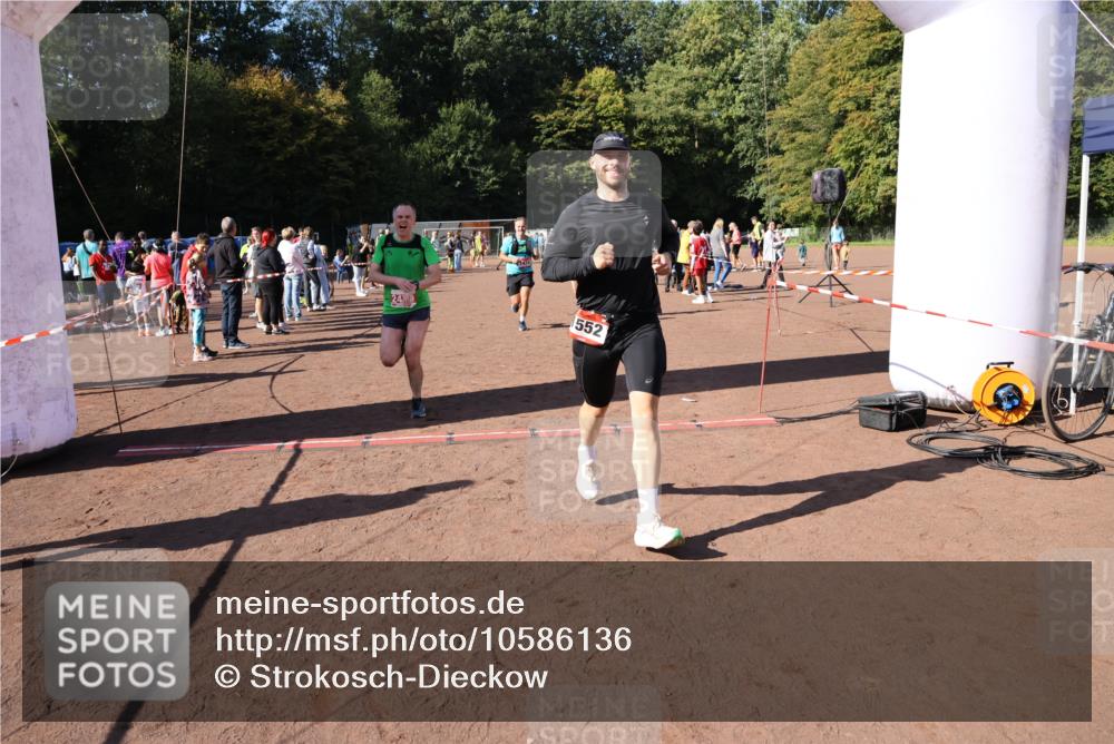 27.09.2026 - 35. Volkslauf durch das schöne Alstertal Strokosch-Dieckow http://msf.ph/oto/10586136 27.09.2026 11:53:00 Ziel 1474, 1552, 2470, 2972 meine-sportfotos.de