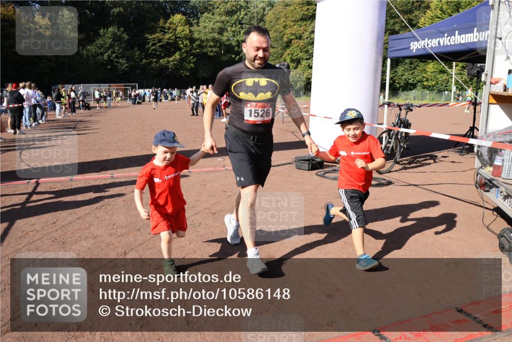 27.09.2026 - 35. Volkslauf durch das schöne Alstertal Strokosch-Dieckow http://msf.ph/oto/10586148 27.09.2026 11:52:51 Ziel 1526, 1552, 2470, 3154 meine-sportfotos.de