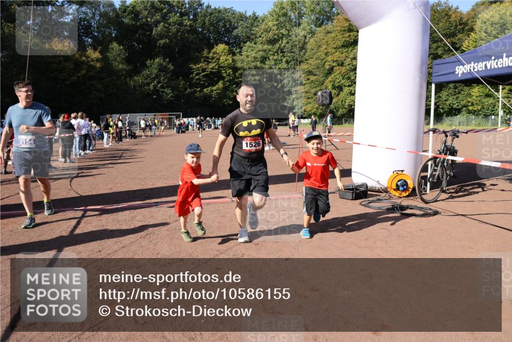 27.09.2026 - 35. Volkslauf durch das schöne Alstertal Strokosch-Dieckow http://msf.ph/oto/10586155 27.09.2026 11:52:51 Ziel 1526, 1552, 2470, 3154 meine-sportfotos.de